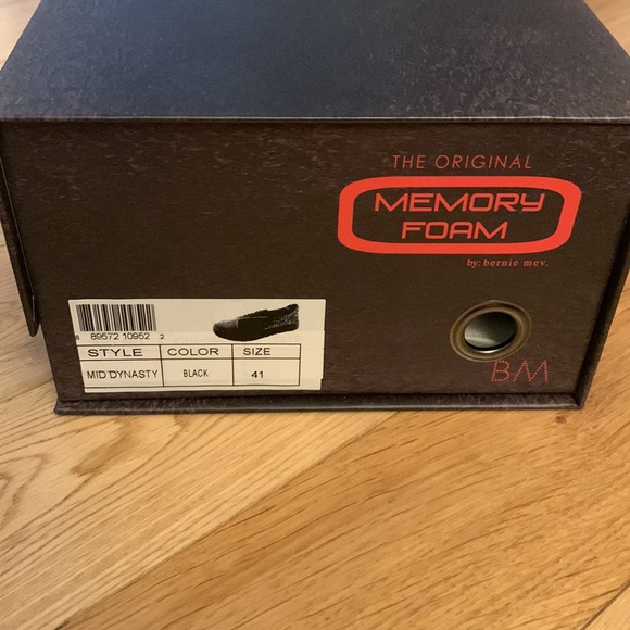 NWOT Bernie mev. - Picture 7 of 7